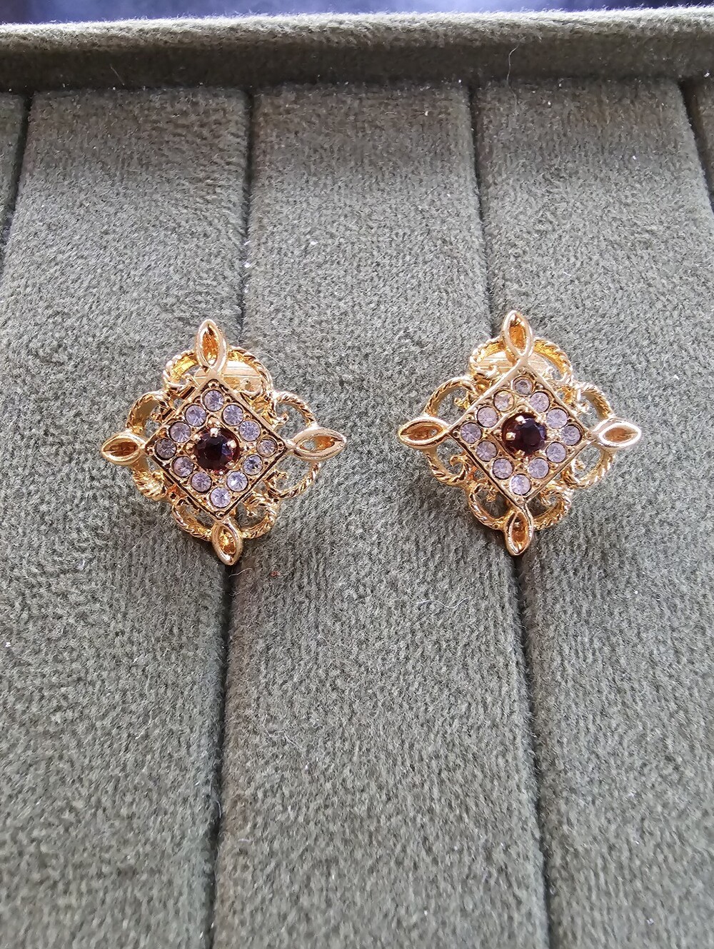Vintage Avon Clip On Earrings